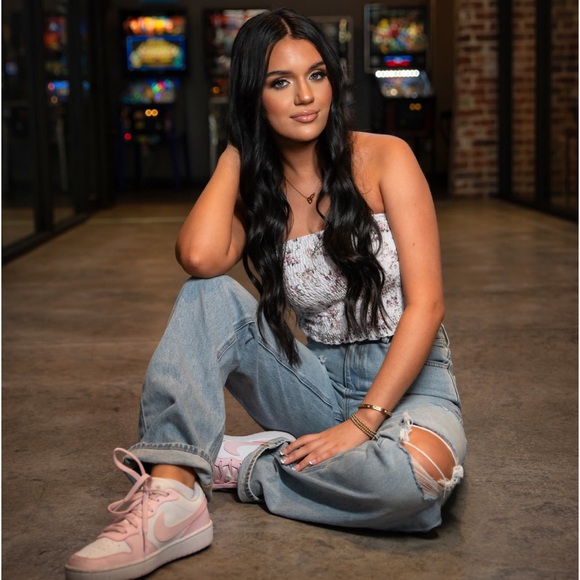 Profile Picture of Olivia Cuellar (@oliviacuellar) on Poshmark
