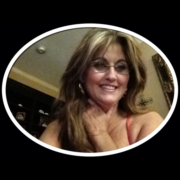 Profile Picture of Lori Martin (@lorilynmartin) on Poshmark