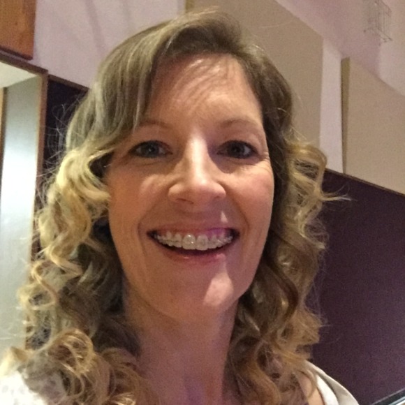 Profile Picture of Robin Mcintire (@mcfamily1) on Poshmark