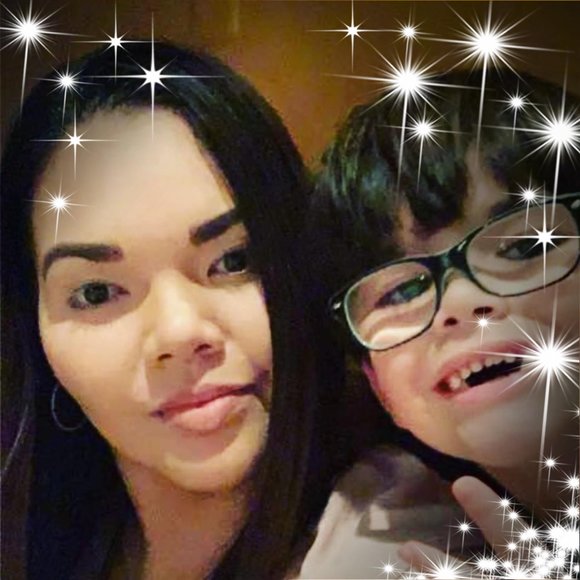 Profile Picture of Vanessa Chevere (@vanessachevere) on Poshmark