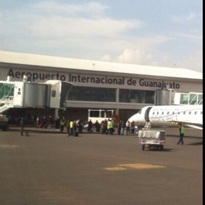 Profile Picture of Derek Hinton (@SpanglishMexico) on Twitter