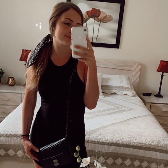 Profile Picture of Sam Deverell (@samdeverell) on Poshmark