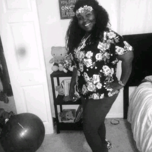 Profile Picture of Vackara Massaline (@vackaram) on Poshmark