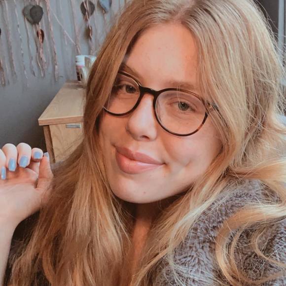 Profile Picture of Eden Bates (@edenbatesss) on Poshmark