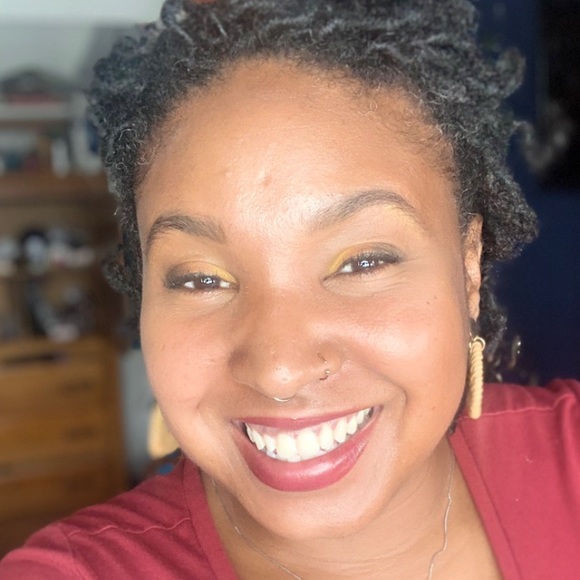 Profile Picture of Sylvia Graham (@sosylviaj) on Poshmark