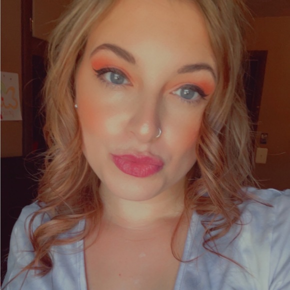 Profile Picture of Jade Romanick (@j4410707) on Poshmark