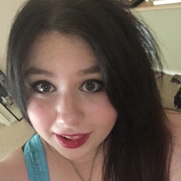 Profile Picture of Arielle Chimes (@ariellechimes96) on Poshmark