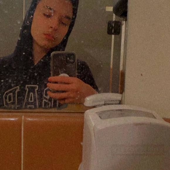Profile Picture of Kenneth Alvarez (@kenneth_alvarez) on Poshmark
