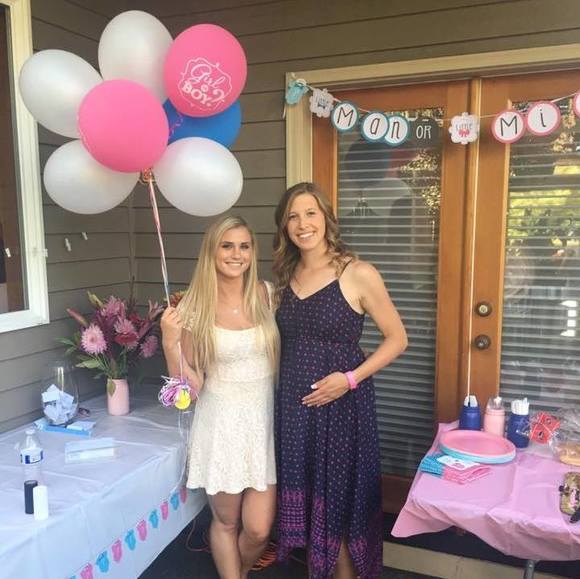 Profile Picture of Kayla Henningsen (@kaylahenningsen) on Poshmark