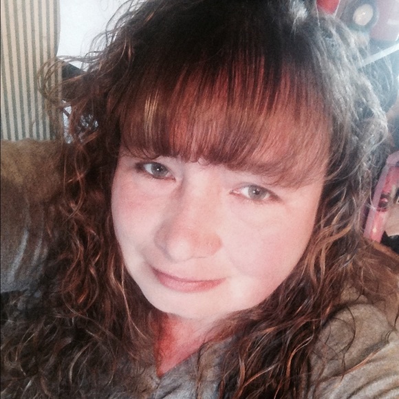 Profile Picture of Angela Frady (@fradyang) on Poshmark