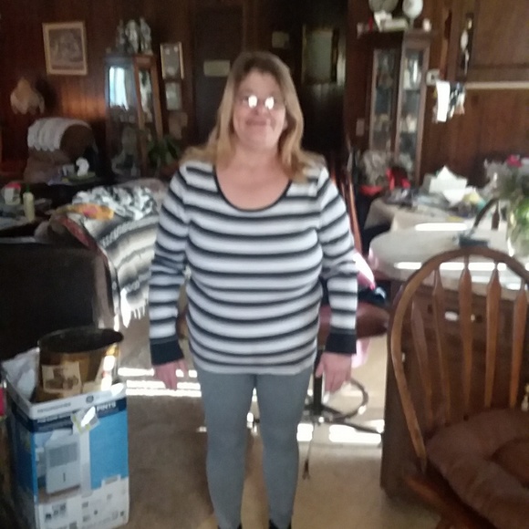 Profile Picture of Tammie Hannagan (@tammielen) on Poshmark