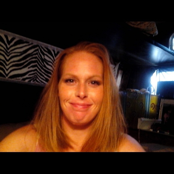 Profile Picture of Crystal Perrin (@red72878) on Poshmark