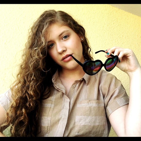 Profile Picture of Mary Mayhugh (@mmayhugh02) on Poshmark