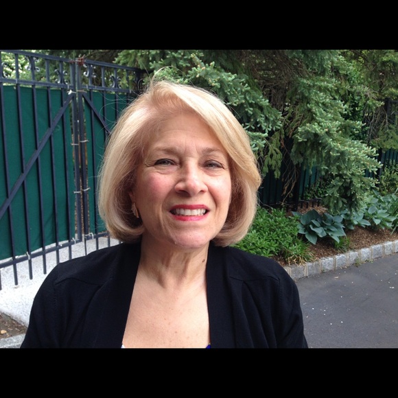 Profile Picture of Phyllis Becker (@phyllisb06) on Poshmark