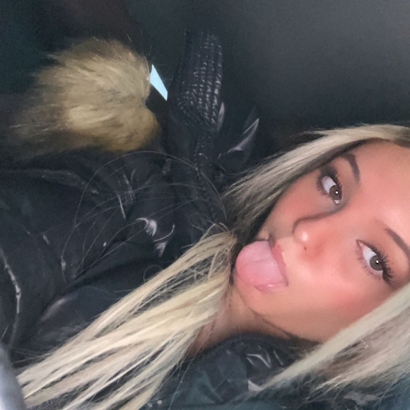 Profile Picture of Regina Kravets (@regina_kravets) on Poshmark