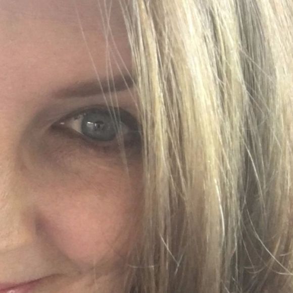 Cheryl Benasutti - Poshmark Profile Picture of Cheryl Benasutti (@cbnepa) on Poshmark