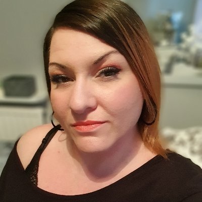 Profile Picture of Deborah Hyslop (@debz151180) on Twitter