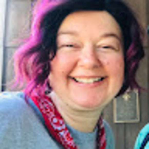 Profile Picture of Lynn Foss (@lynn_foss) on Poshmark