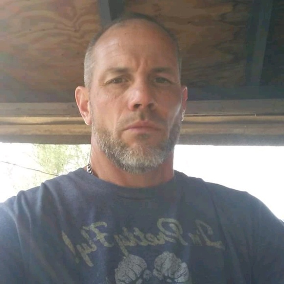 Profile Picture of Daniel Gosnell (@dgosnell77) on Poshmark