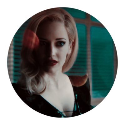 Profile Picture of 🎩 𝑘𝑎𝑟𝑒𝑛 𝑟𝑒𝑛𝑒𝑒 🎩 (@JENNYLlND) on Twitter