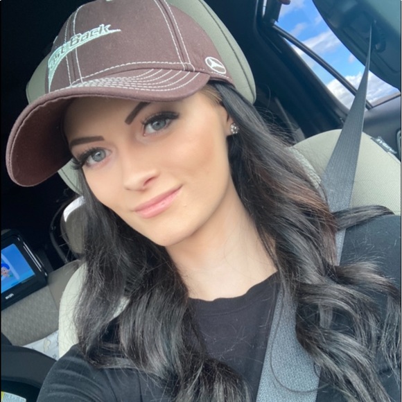 Profile Picture of Tannier Bendickson (@tannierb) on Poshmark