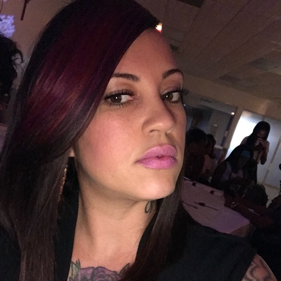 Profile Picture of Hazel Brown (@hazel_brown384) on Poshmark