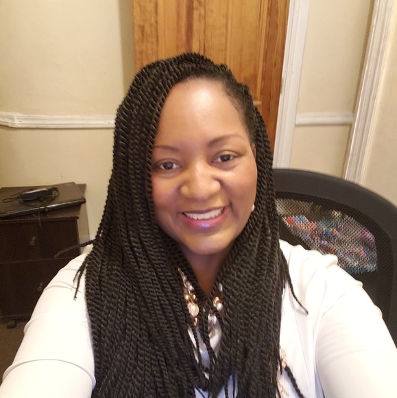 Profile Picture of Carlyn Jacques (@carleerich) on Poshmark