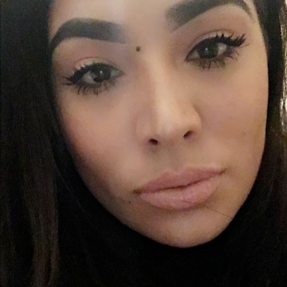 Profile Picture of Amanda Irizarry (@amiriz917) on Poshmark