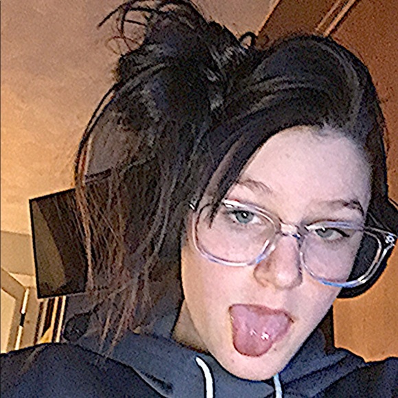 Profile Picture of Ruby Lemon (@ruby1lemon) on Poshmark