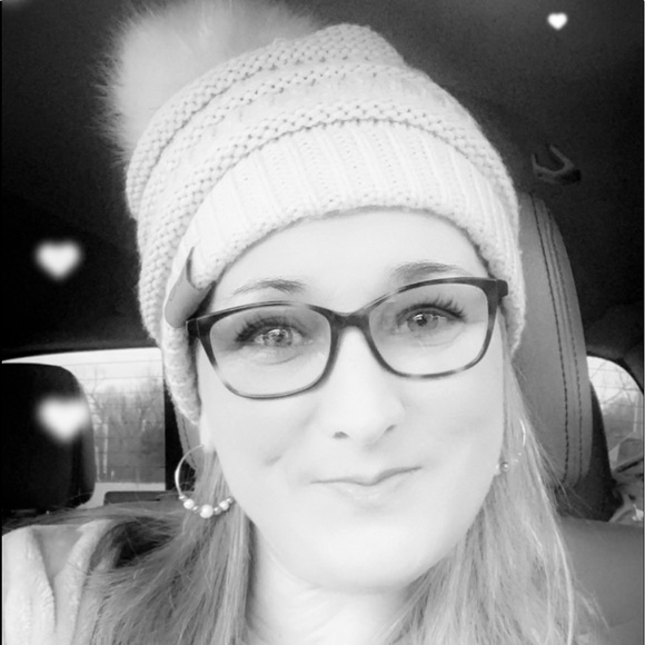 Profile Picture of Donna Hartsoe (@donna_hartsoe) on Poshmark
