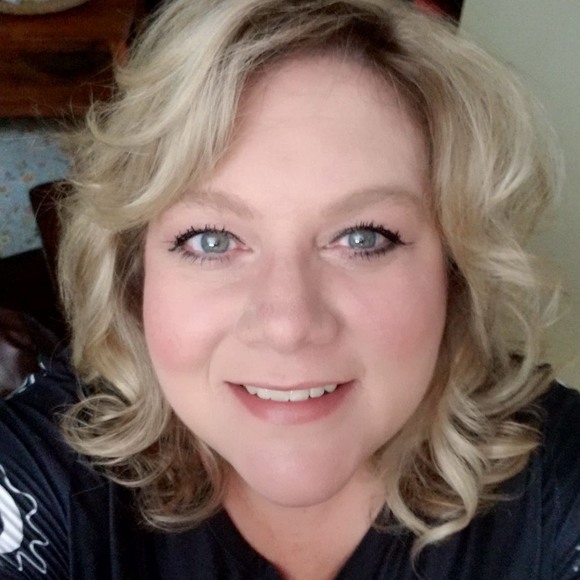 Profile Picture of Briana Swanson (@lumpiana) on Poshmark