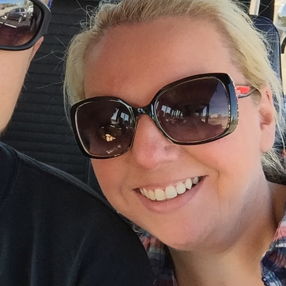 Profile Picture of Sandra Engelsman (@sle83) on Poshmark