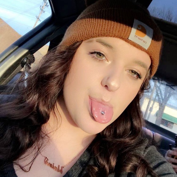 Profile Picture of Ali Eckroth (@alieckroth) on Poshmark