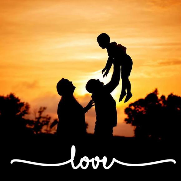 Profile Picture of Dagmara Colamarino (@dagmarac) on Poshmark