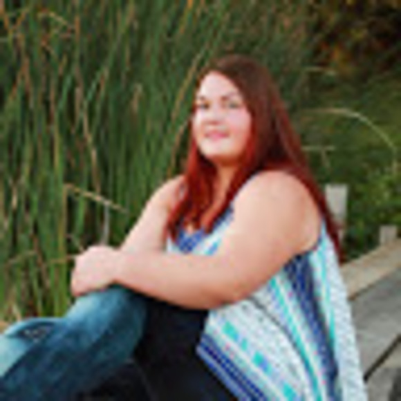 Profile Picture of Maya Cacek (@17macace) on Poshmark