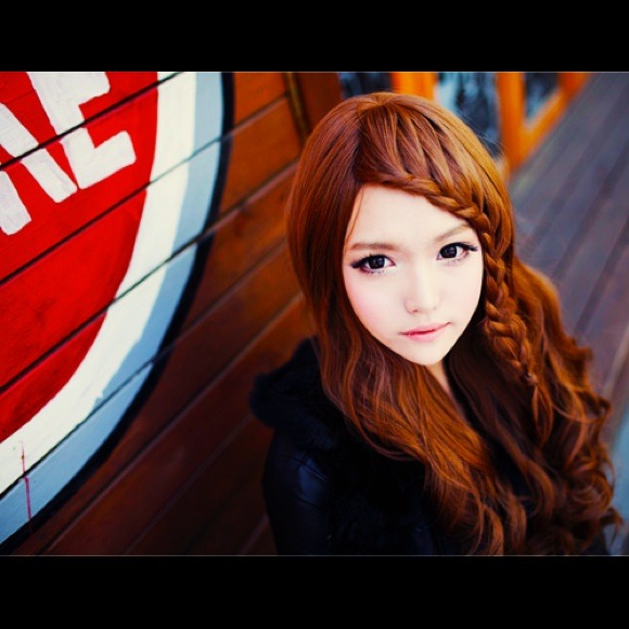 Profile Picture of Euna Kim (@eunacloset) on Poshmark