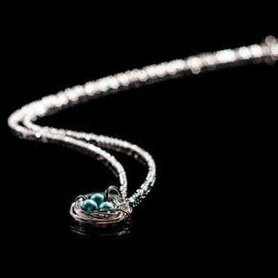 Profile Picture of Roubina Bastajian (@REVAMPinstyle) on Twitter