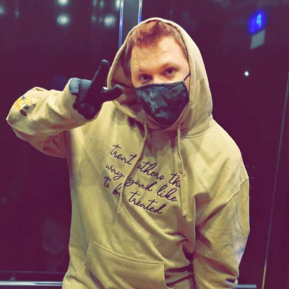 Profile Picture of Robert Lohbihler (@robertlohbihler) on Poshmark