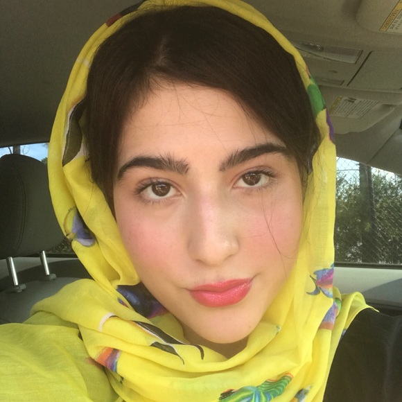 Profile Picture of Athena Adamidis (@athenabelle) on Poshmark