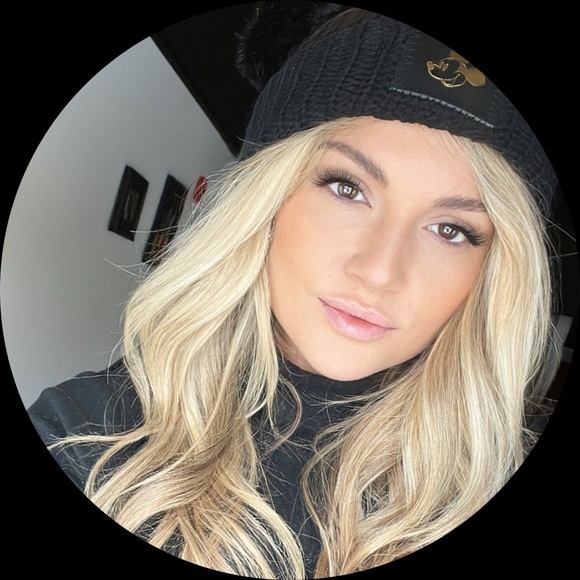 Profile Picture of Christina Heitman (@christinahei538) on Poshmark