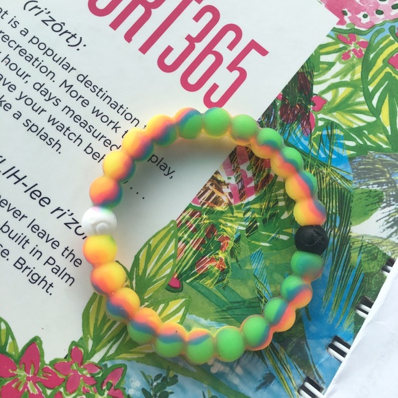 Profile Picture of Stacie Reynolds (@stacielayner) on Poshmark