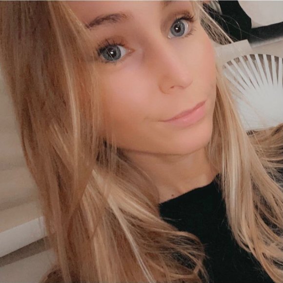 Profile Picture of Carolyn Copeland (@copelandgirl99) on Poshmark