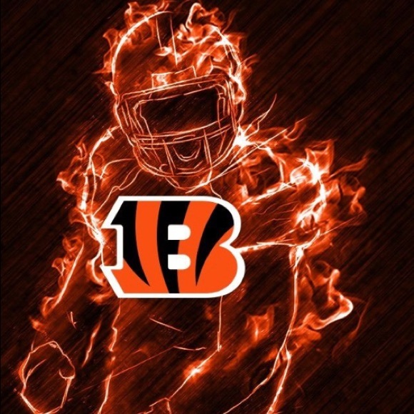 Brendan Borgosz - Poshmark Profile Picture of Brendan Borgosz (@amatuerblaze) on Poshmark