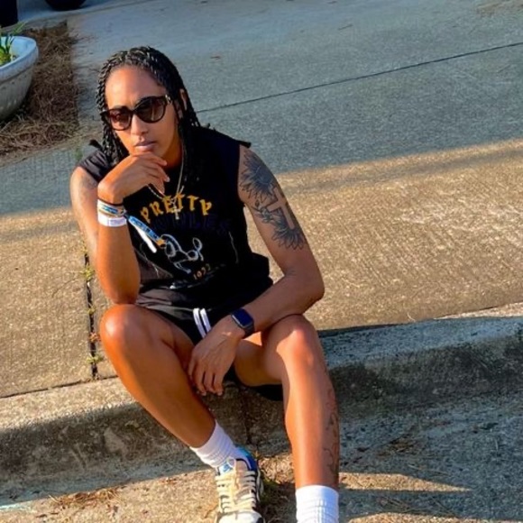 Profile Picture of Symone Swaby (@symone2552) on Poshmark