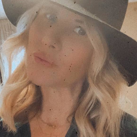 Profile Picture of Monique Mcgregor (@moniquemcgre662) on Poshmark