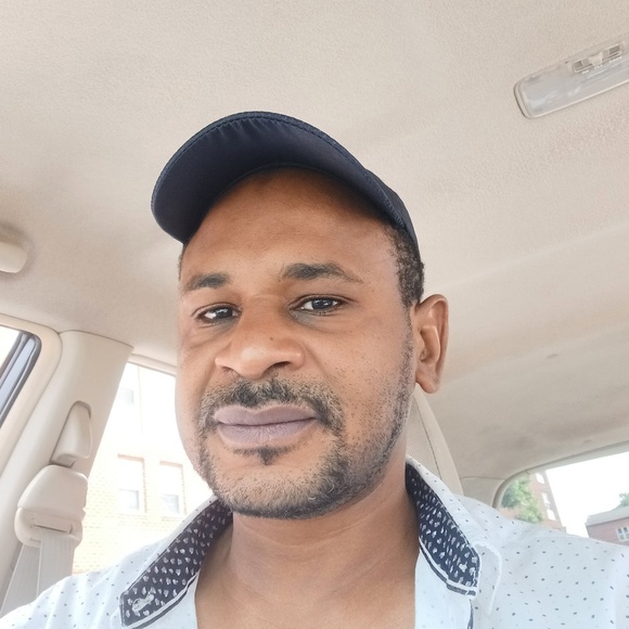 Profile Picture of Moumouni Camara (@doudas1) on Poshmark