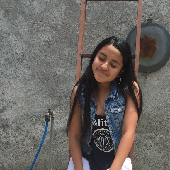 Profile Picture of Itzel Garcia (@itzel_garcia12) on Poshmark