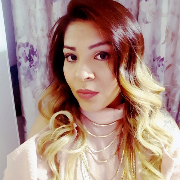 Lorena Barrios - Poshmark Profile Picture of Lorena Barrios (@lorib0329) on Poshmark