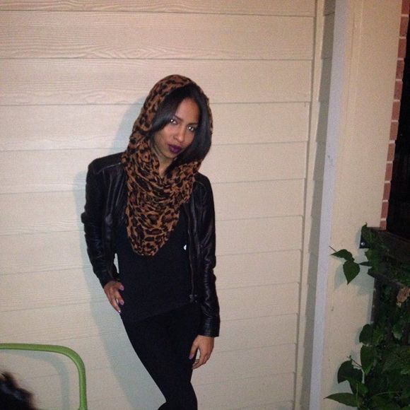 Profile Picture of Danielle Pratts (@dspratts) on Poshmark