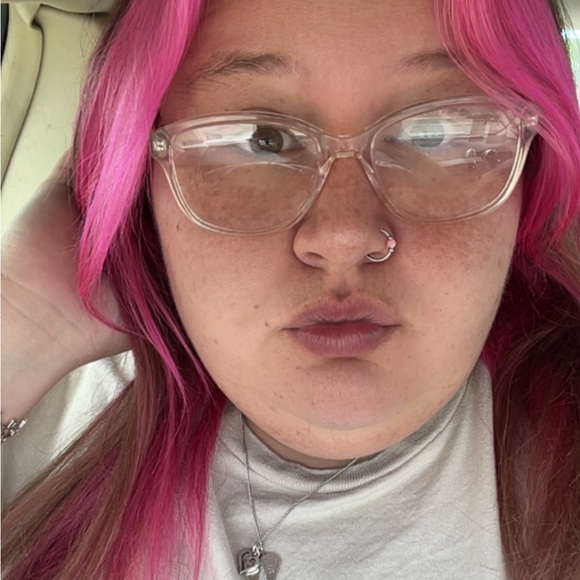 Emry Andry - Poshmark Profile Picture of Emry Andry (@emryandry) on Poshmark